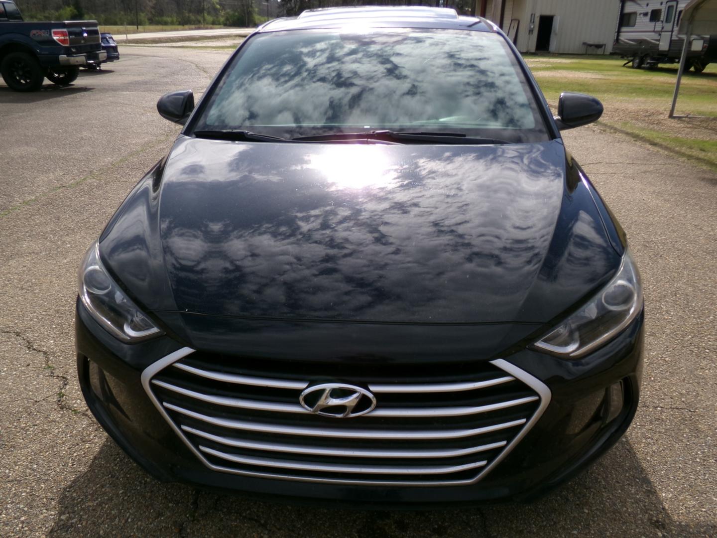 2018 Phantom Black Pearl /Gray Hyundai Elantra (5NPD84LF5JH) with an 2.0L engine, automatic transmission, located at 401 First NE, Bearden, AR, 71720, (870) 687-3414, 33.726528, -92.611519 - Photo#21